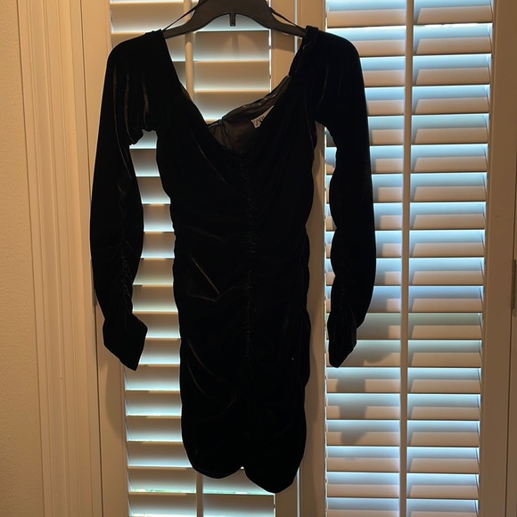 Zara Black Velvet Mini Dress Long Sleeves Sweetheart Neckline Short Dress M NWOT - Picture 3 of 4